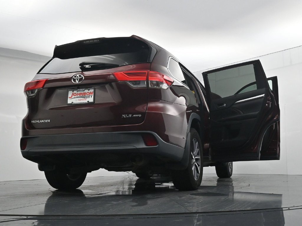 Used 2018 Toyota Highlander XLE AWD/4WD image 44