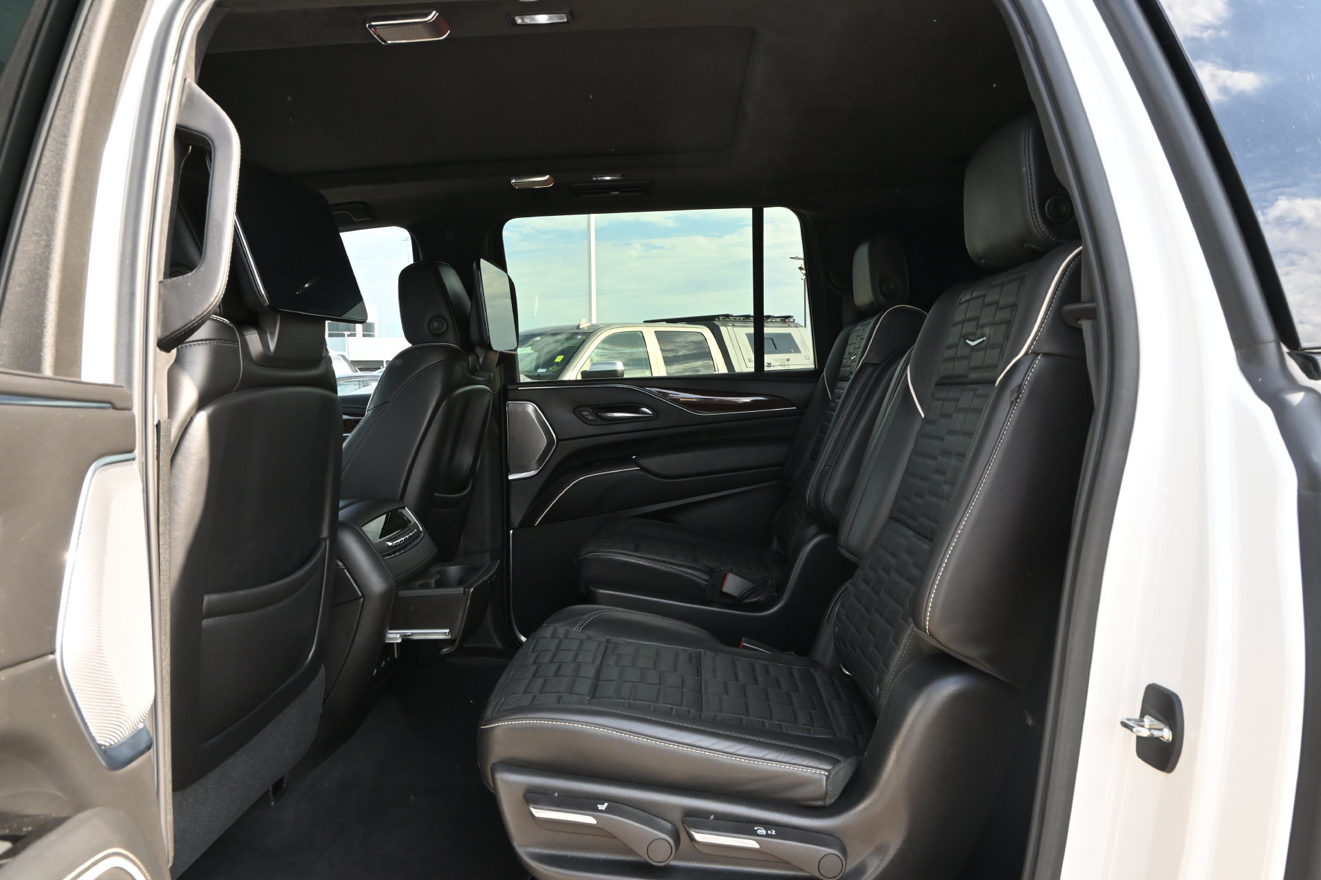Certified 2021 Cadillac Escalade ESV Sport Platinum w/ LPO, ONYX Package AWD/4WD image 20