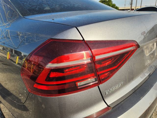 Used 2017 Volkswagen Passat 1.8T R-Line w/ R-Line Lighting Package FWD image 7