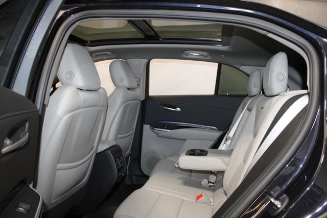 Certified 2023 Cadillac XT4 Luxury w/ Cold Weather Package image 9