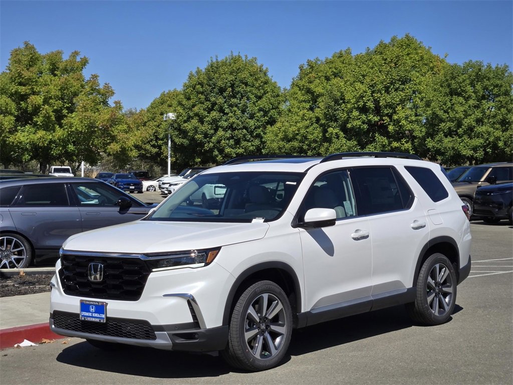 New 2025 Honda Pilot Touring image 8