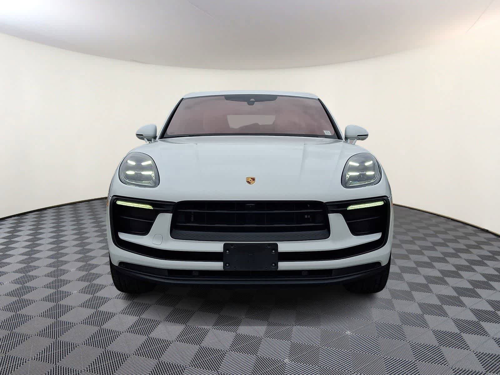 Used 2022 Porsche Macan AWD/4WD image 3