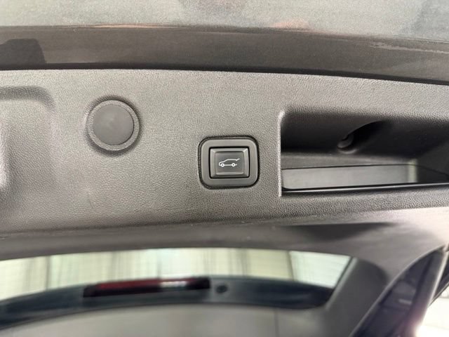 Used 2020 Chevrolet Equinox LT w/ Driver Convenience Package AWD/4WD image 16