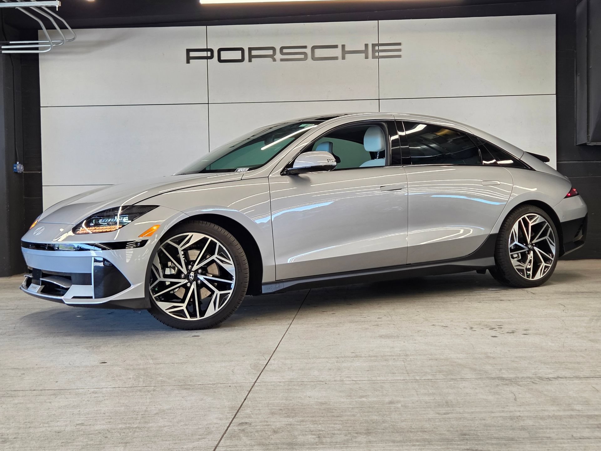 Used 2025 Hyundai Ioniq 6 Limited RWD image 1