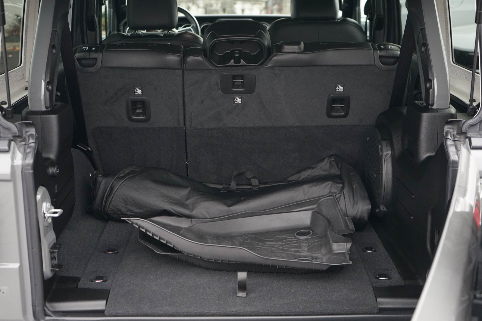 Used 2022 Jeep Wrangler Unlimited Sahara w/ Cold Weather Group image 9