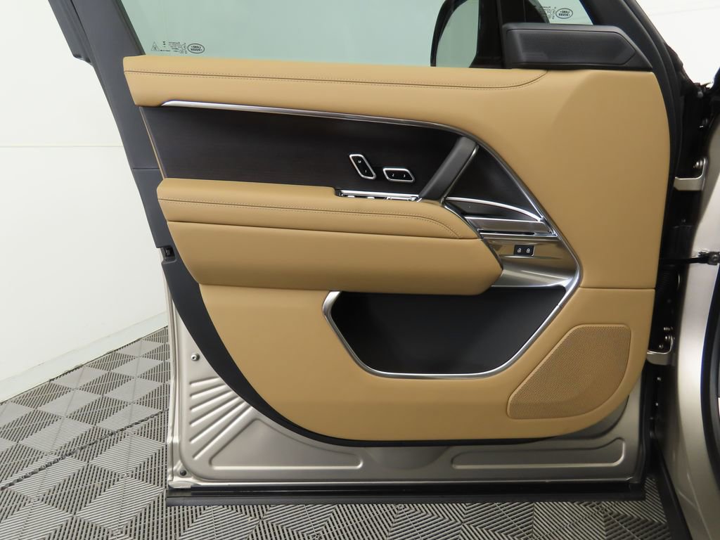 New 2026 Land Rover Range Rover SE image 23