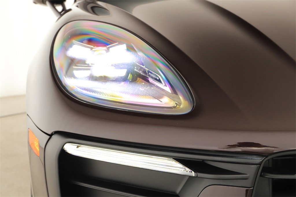 Used 2023 Porsche Macan Turbo image 33