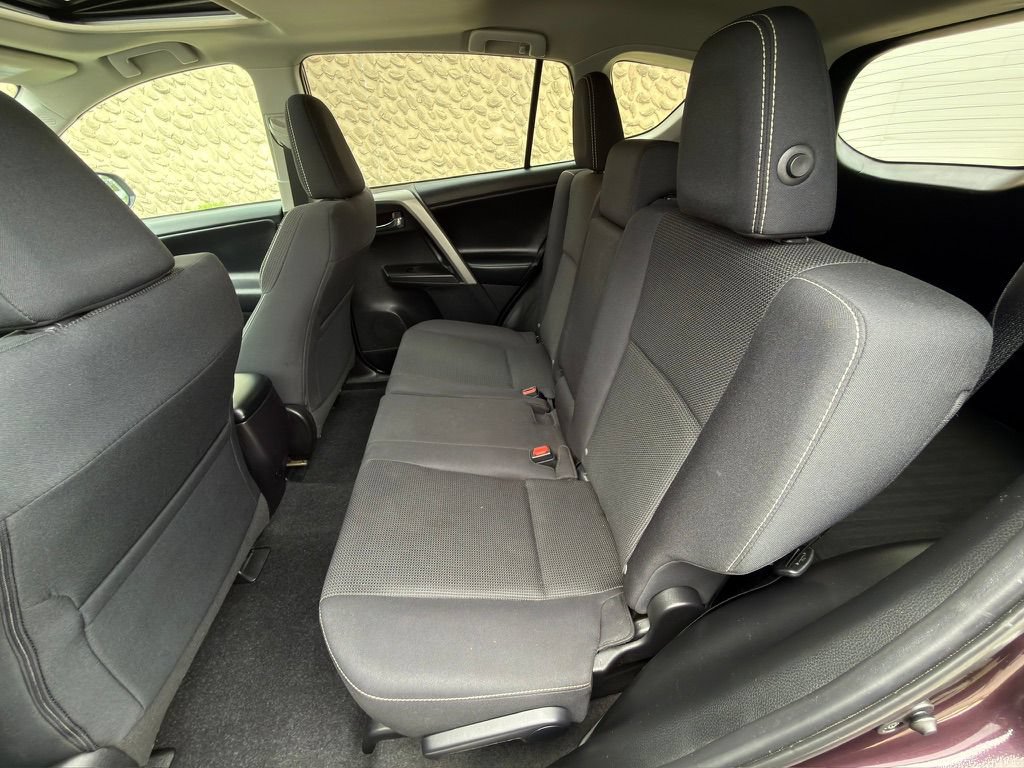 Used 2018 Toyota RAV4 XLE AWD/4WD image 18