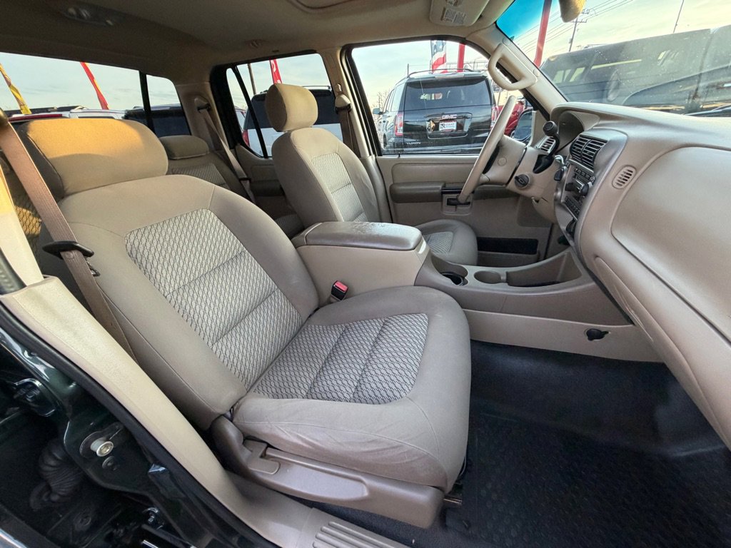 Used 2004 Ford Explorer Sport Trac 4x4 image 8