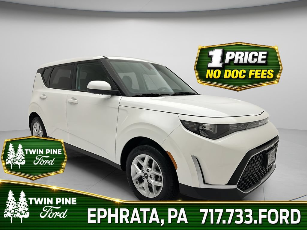 Used 2025 Kia Soul LX w/ LX Technology Package FWD image 1