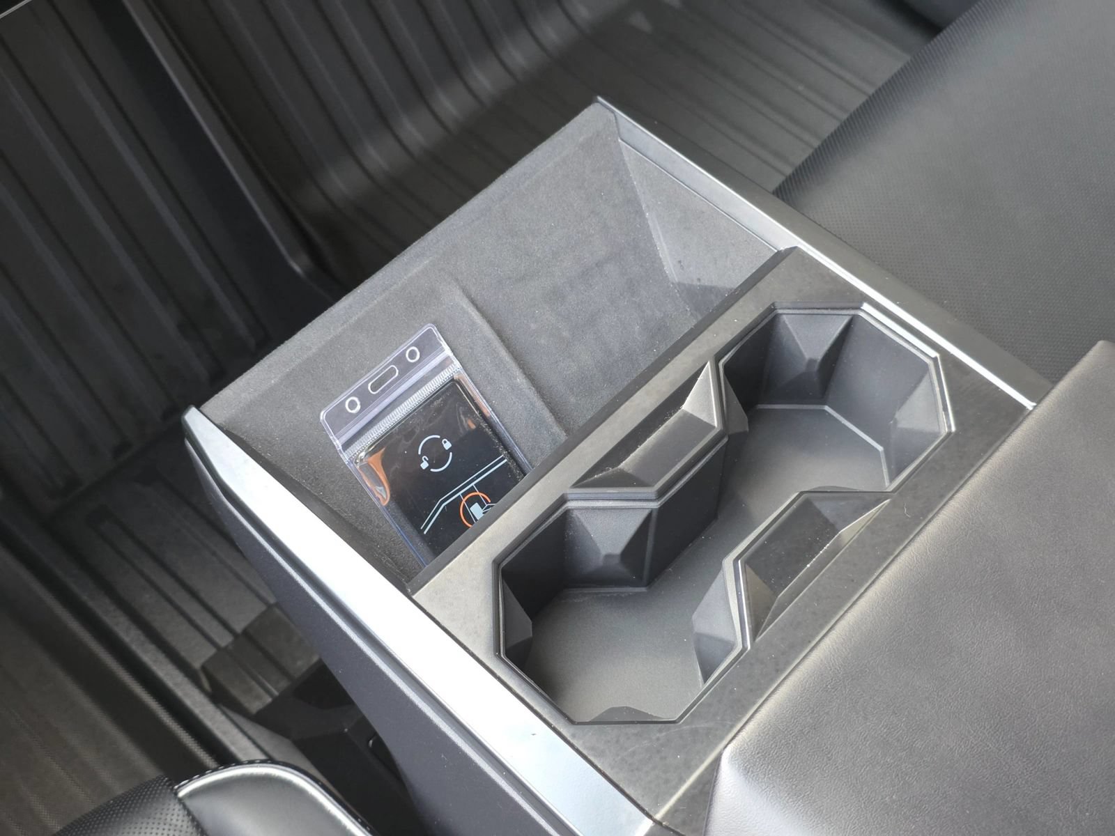 Used 2025 Tesla Cybertruck AWD Crew Cab image 22