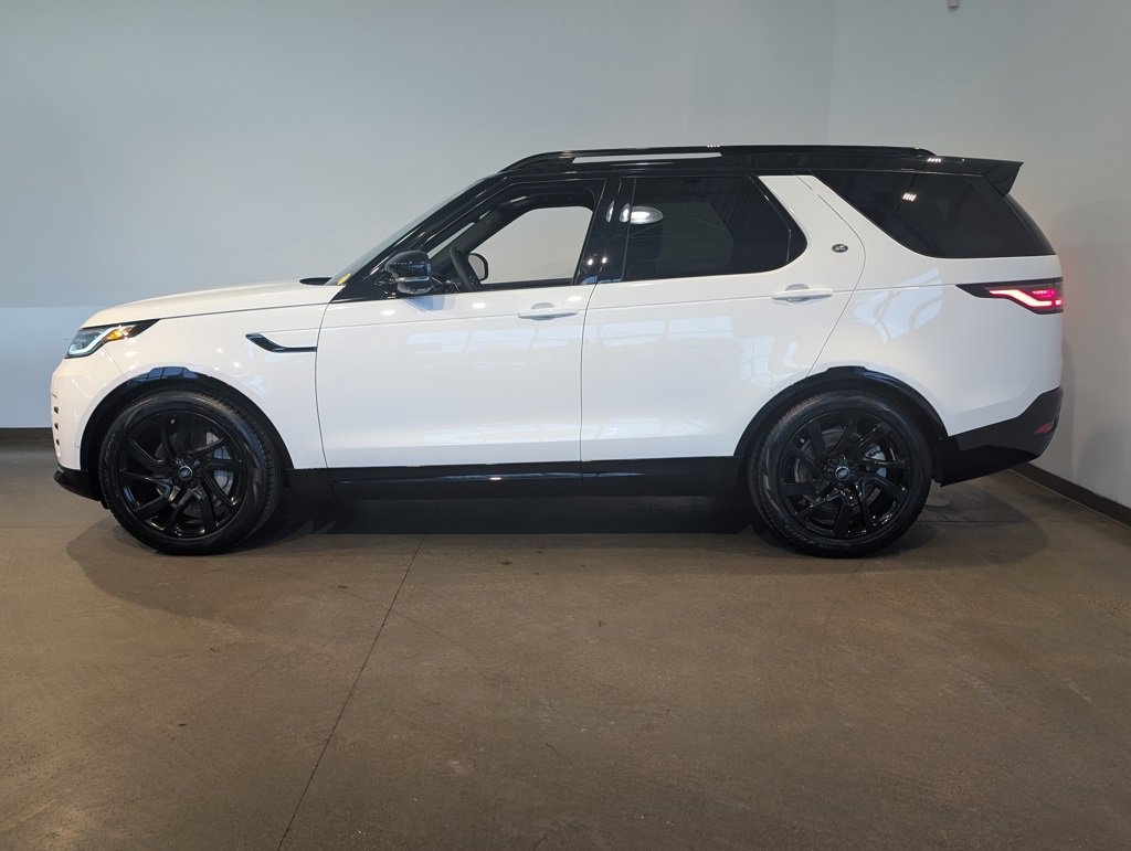 Used 2024 Land Rover Discovery Dynamic SE image 3