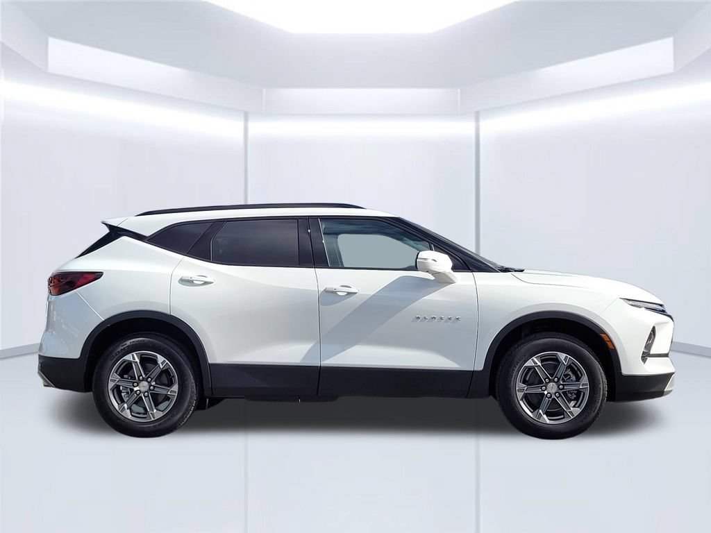 New 2026 Chevrolet Blazer LT w/ Sound & Technology Package AWD/4WD image 4