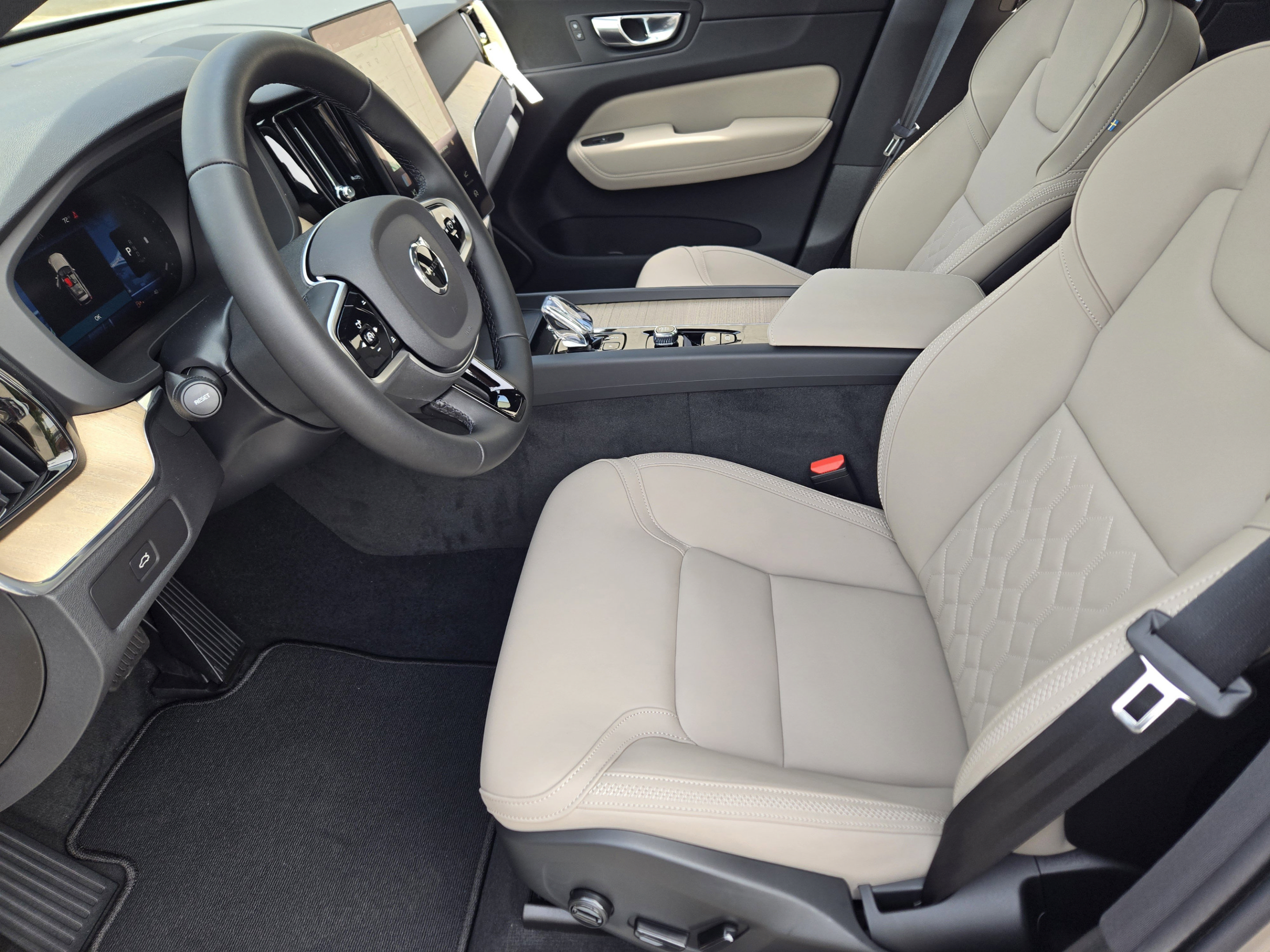 Used 2026 Volvo XC60 B5 Plus w/ Protection Package Premier AWD/4WD image 11