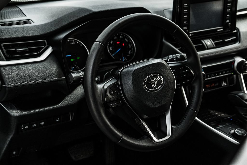 Used 2021 Toyota RAV4 XLE w/ XLE Grade Weather Package AWD/4WD image 24