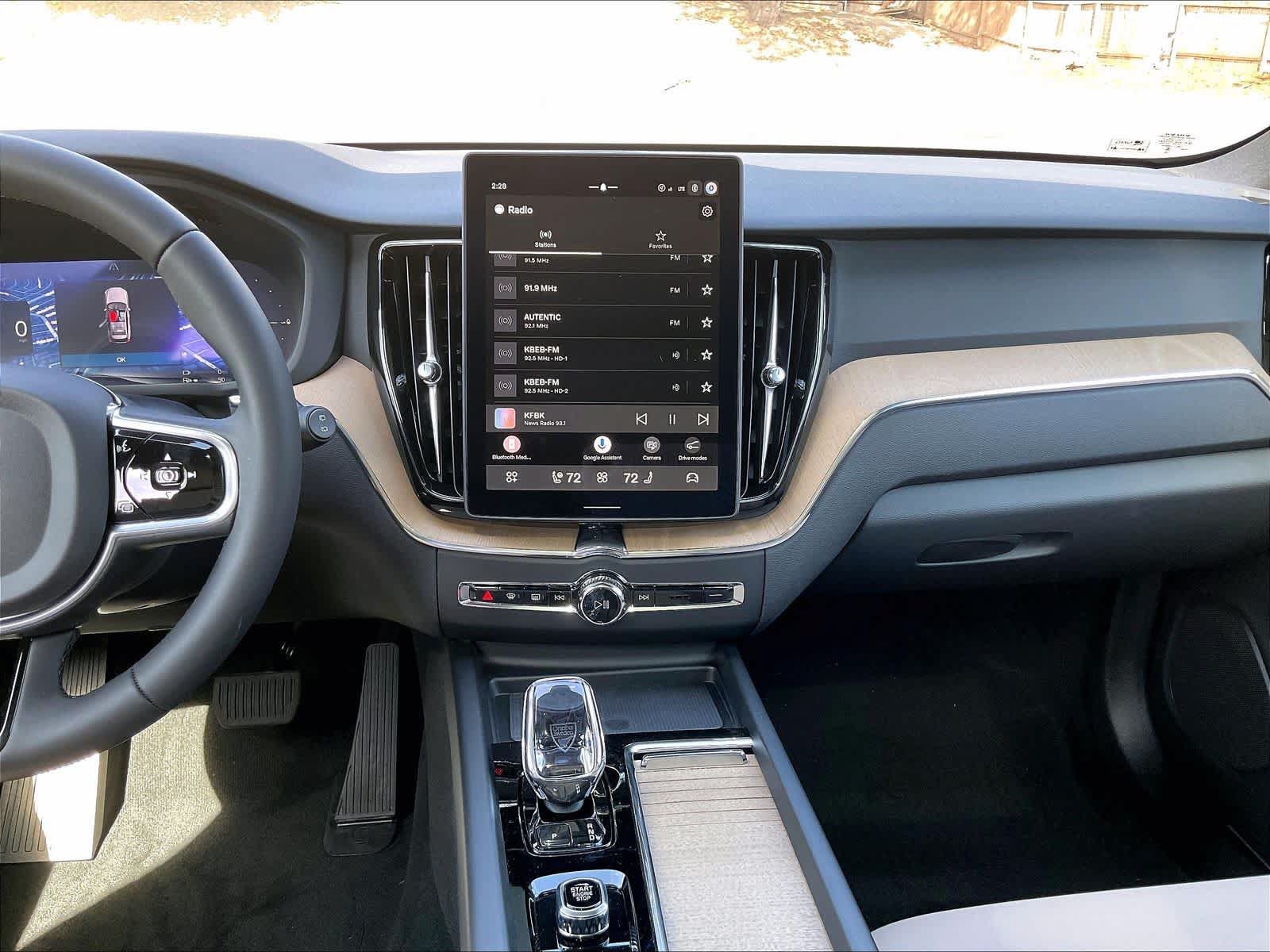 New 2027 Volvo XC60 T8 Plus AWD/4WD image 9