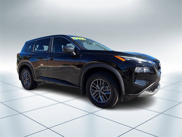 Used 2023 Nissan Rogue S image 2