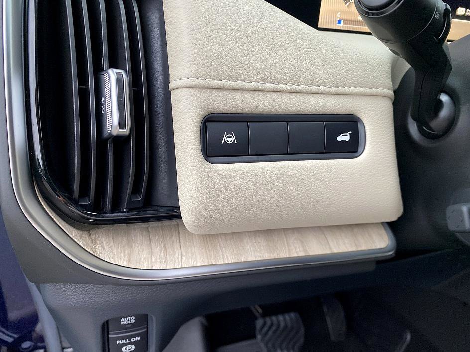 New 2026 Nissan Armada Platinum image 9