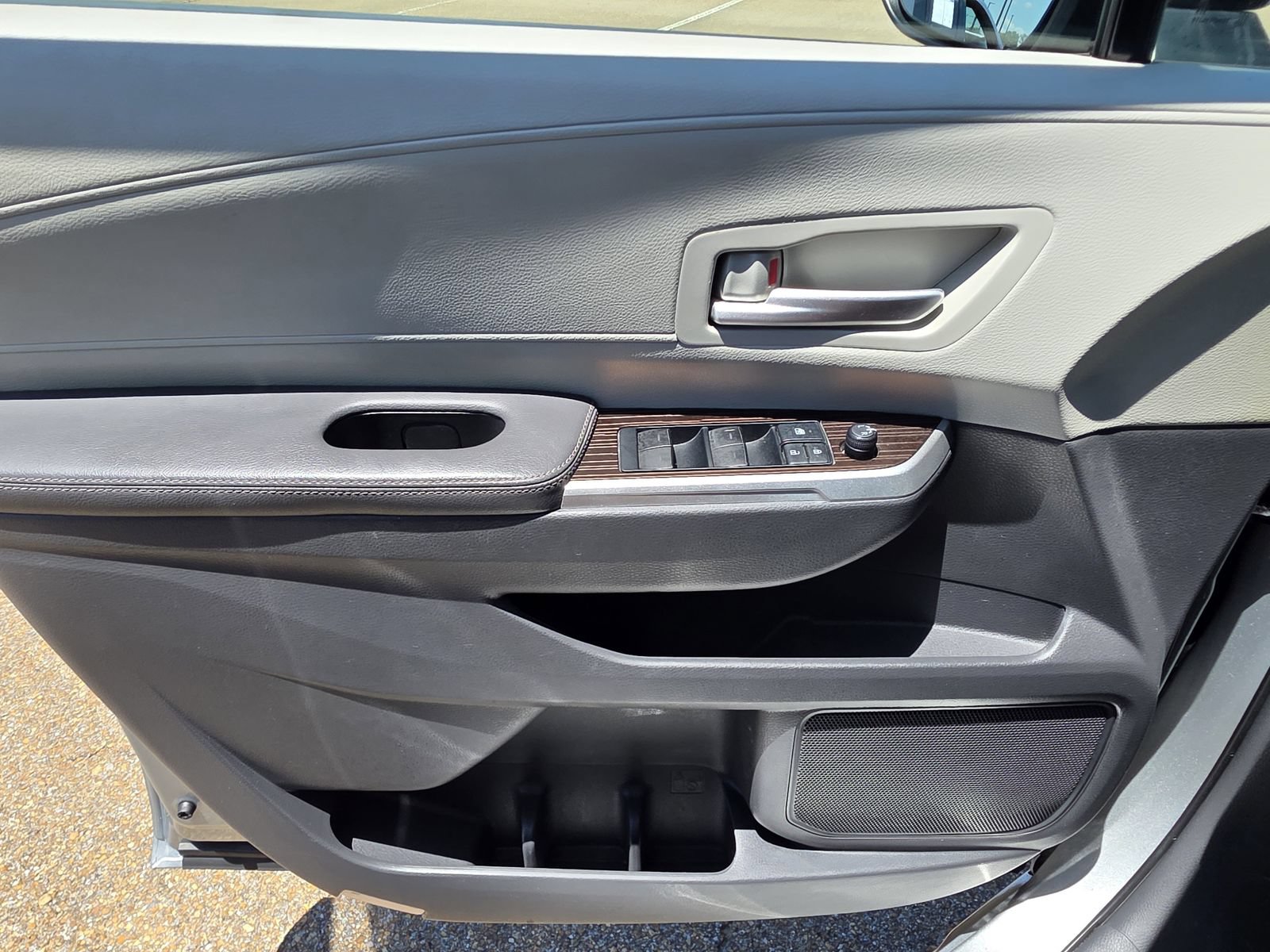 Used 2021 Toyota Sienna XLE FWD image 25