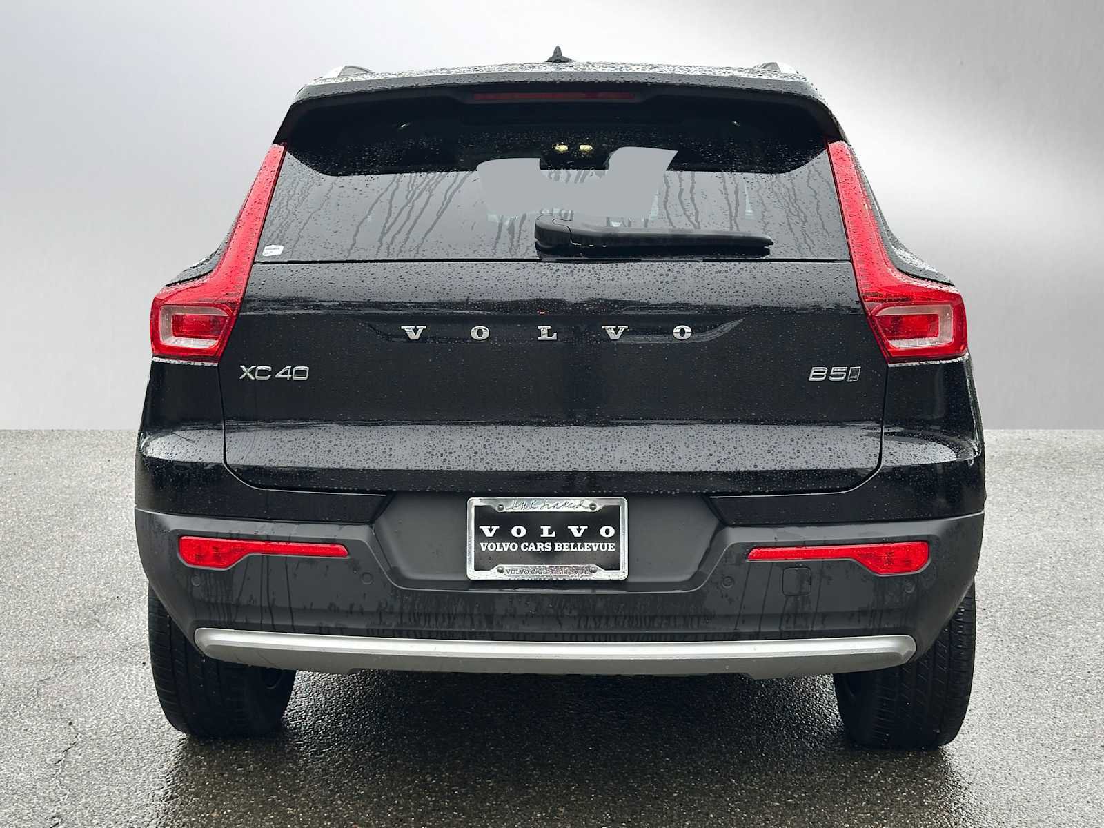 Used 2025 Volvo XC40 B5 Core w/ Protection Package Premier image 4