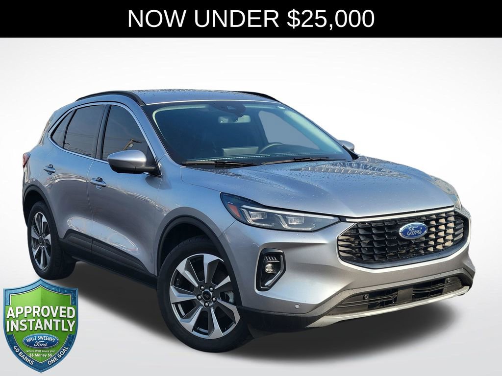 Used 2023 Ford Escape Platinum image 1