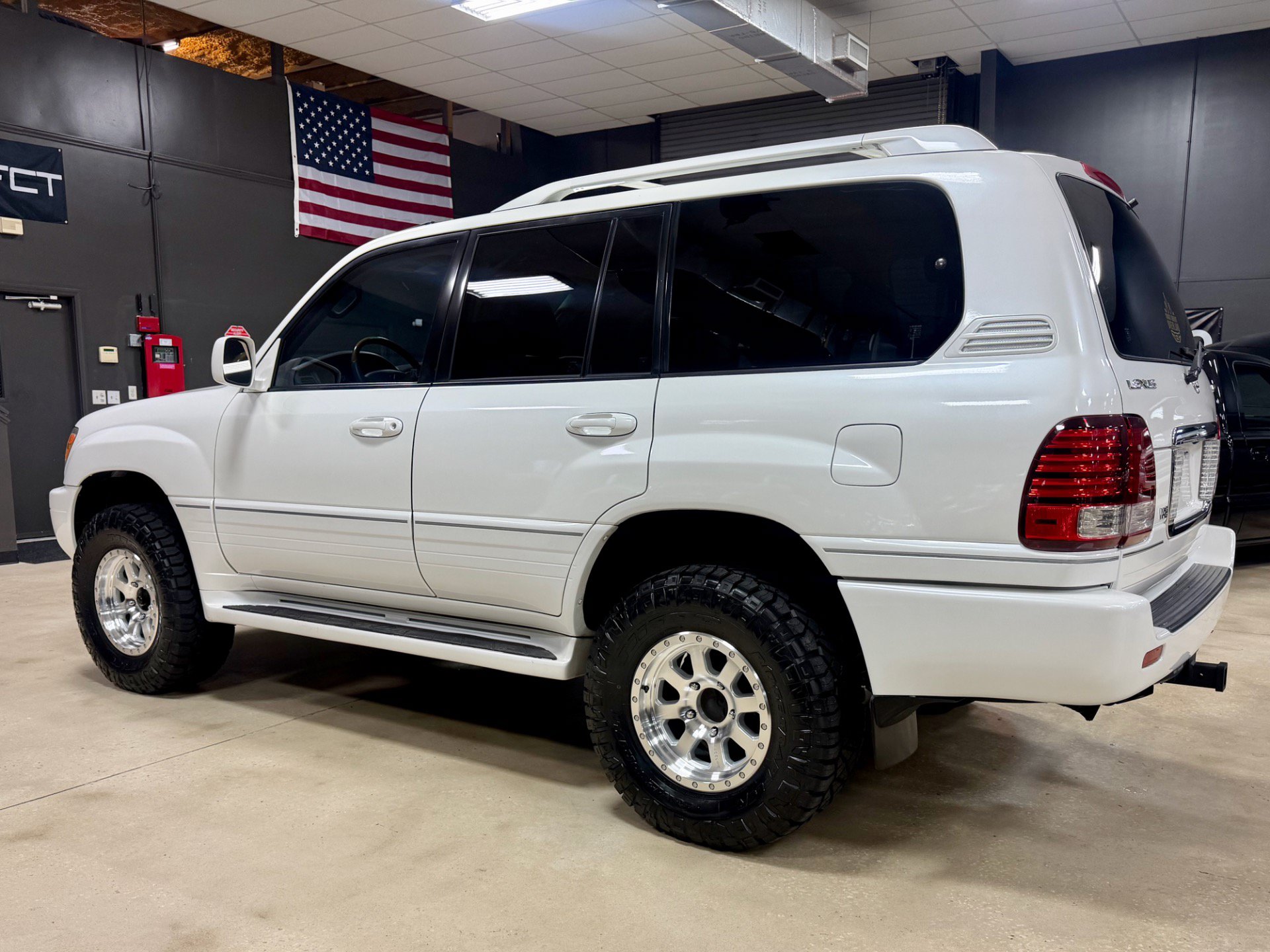 Used 2006 Lexus LX 470 4WD w/ Preferred Accessory Pkg image 8