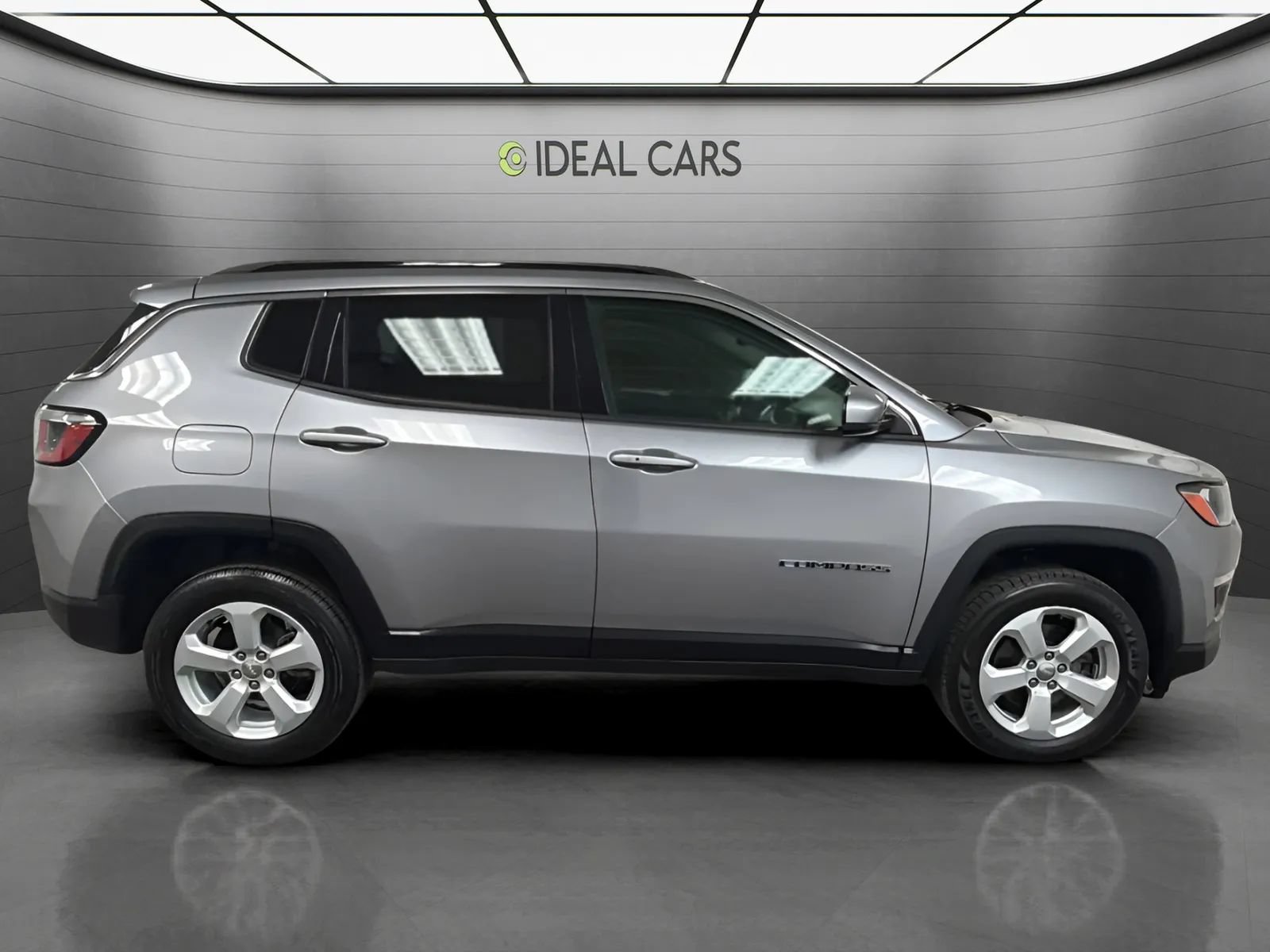 Used 2018 Jeep Compass Latitude w/ Popular Equipment Group AWD/4WD image 4