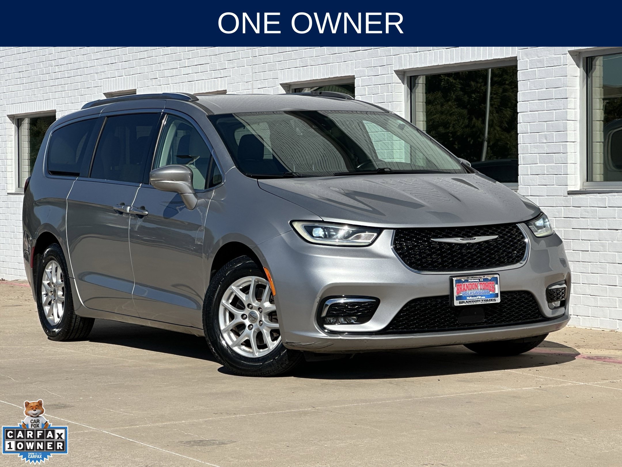 Used 2021 Chrysler Pacifica Touring-L FWD image 2