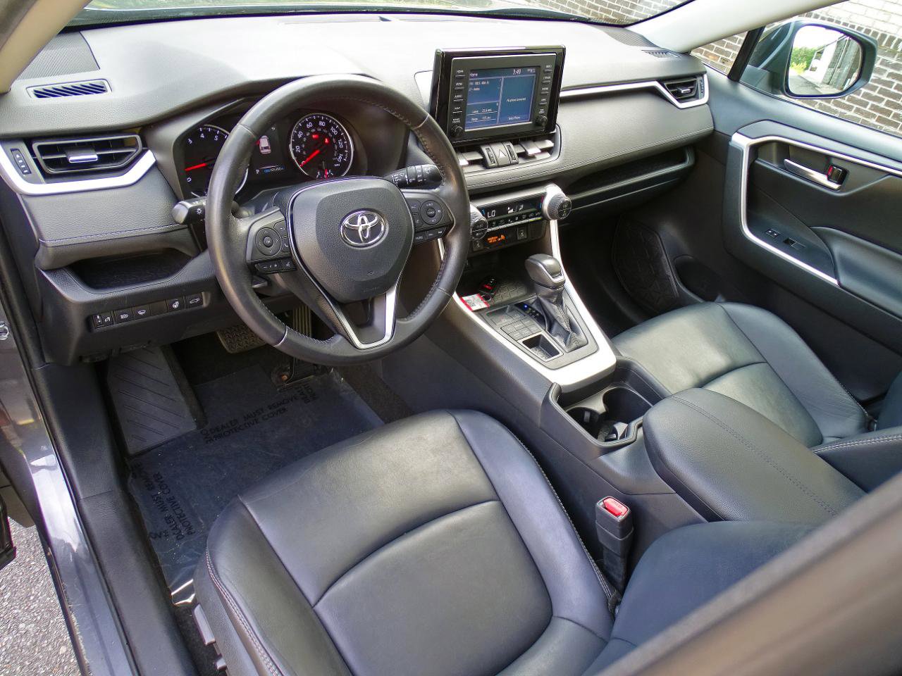 Used 2019 Toyota RAV4 XLE Premium w/ Cold Weather Package AWD/4WD image 13