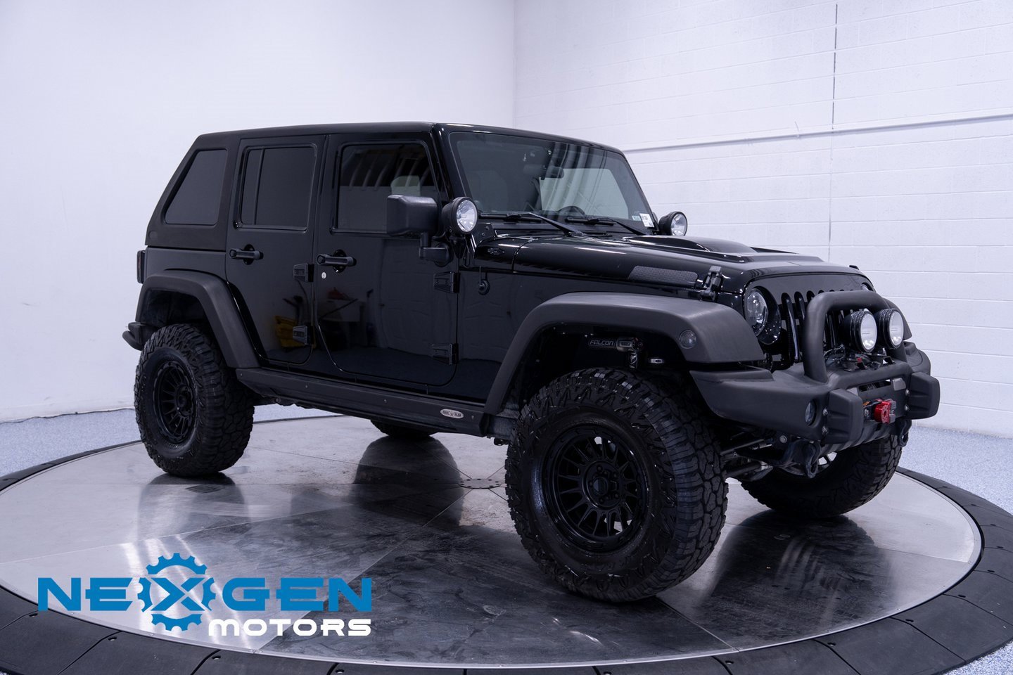 Used 2011 Jeep Wrangler Unlimited Rubicon image 2