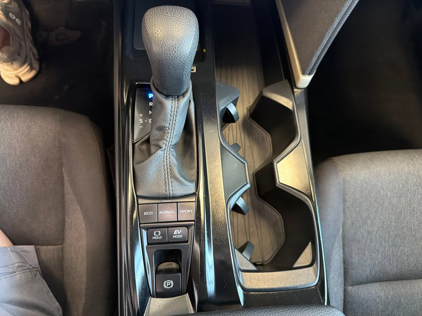 Used 2025 Toyota Camry LE FWD image 21