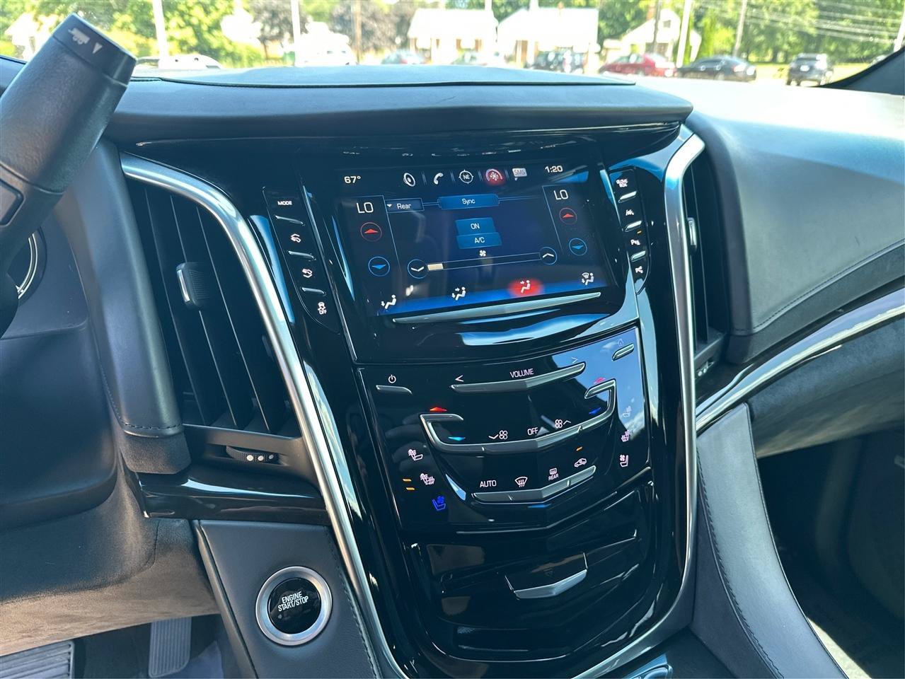 Used 2019 Cadillac Escalade ESV Platinum AWD/4WD image 36