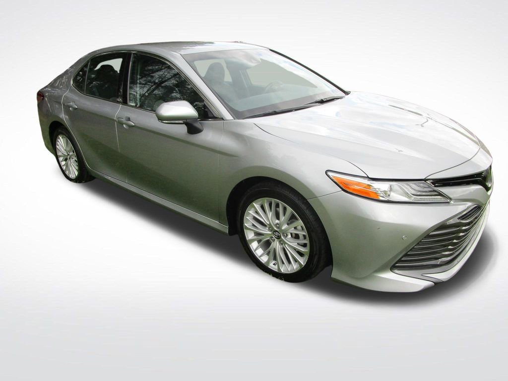 Used 2018 Toyota Camry XLE image 5