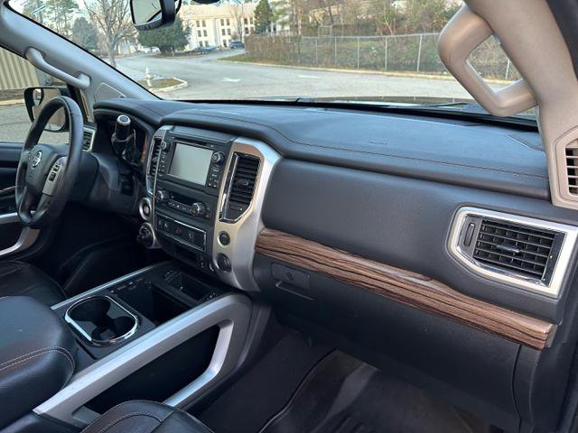 Used 2017 Nissan Titan SL image 10