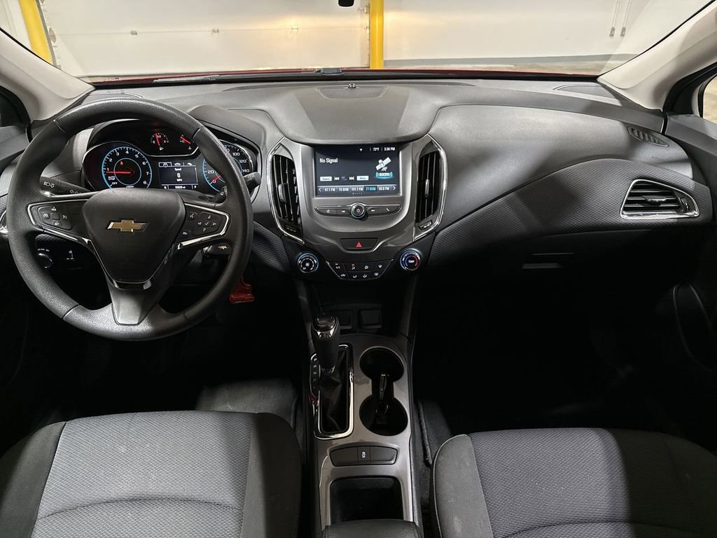 Used 2018 Chevrolet Cruze LT image 10
