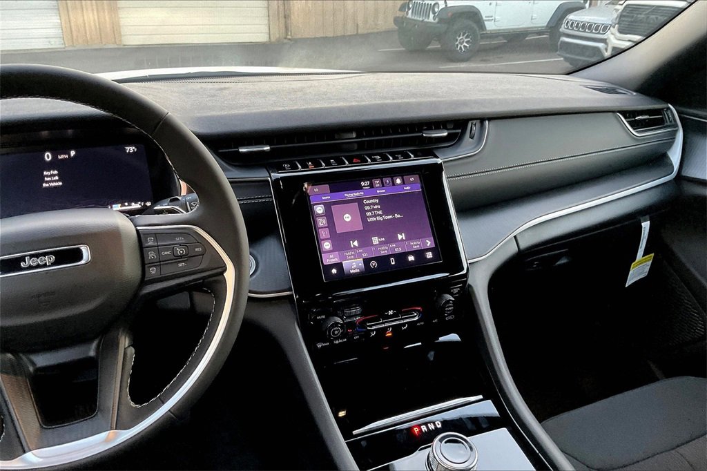 New 2025 Jeep Grand Cherokee L Laredo image 7