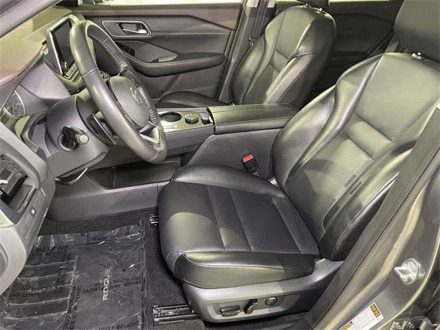 Used 2021 Nissan Rogue SV w/ Premium Package image 16