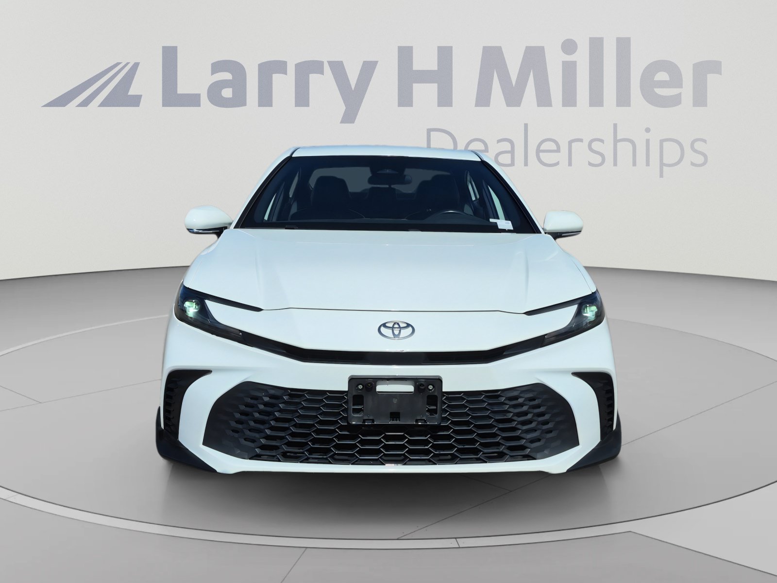 Used 2025 Toyota Camry SE FWD image 8