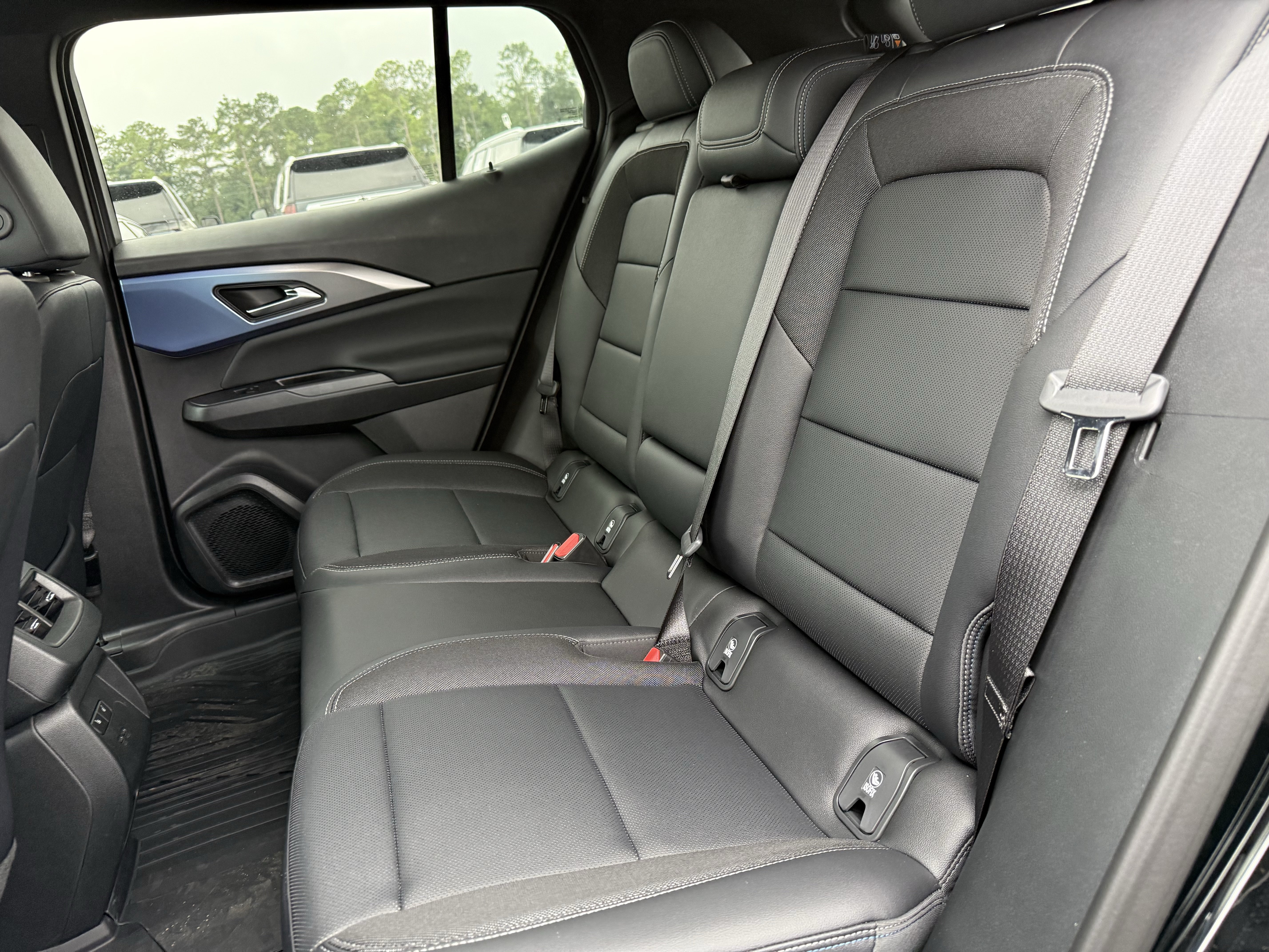 New 2026 Chevrolet Equinox EV LT w/ Convenience Package II FWD image 30