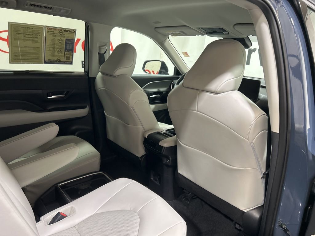 Used 2025 Toyota Grand Highlander AWD image 18