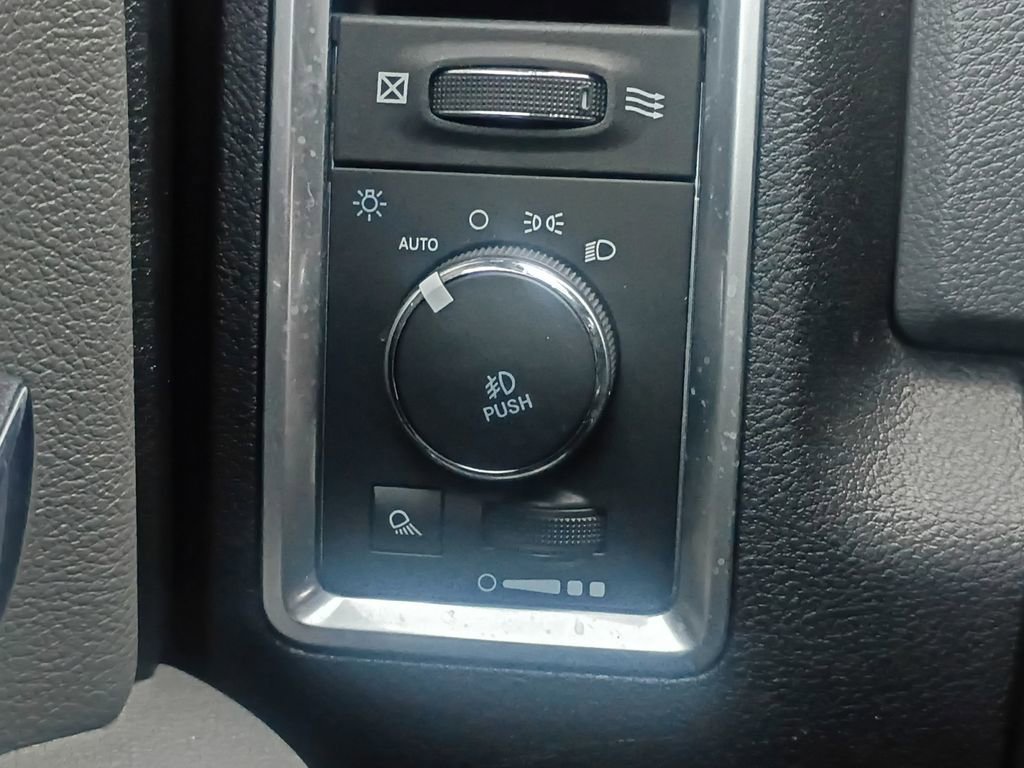 Used 2018 RAM 1500 SLT RWD image 12