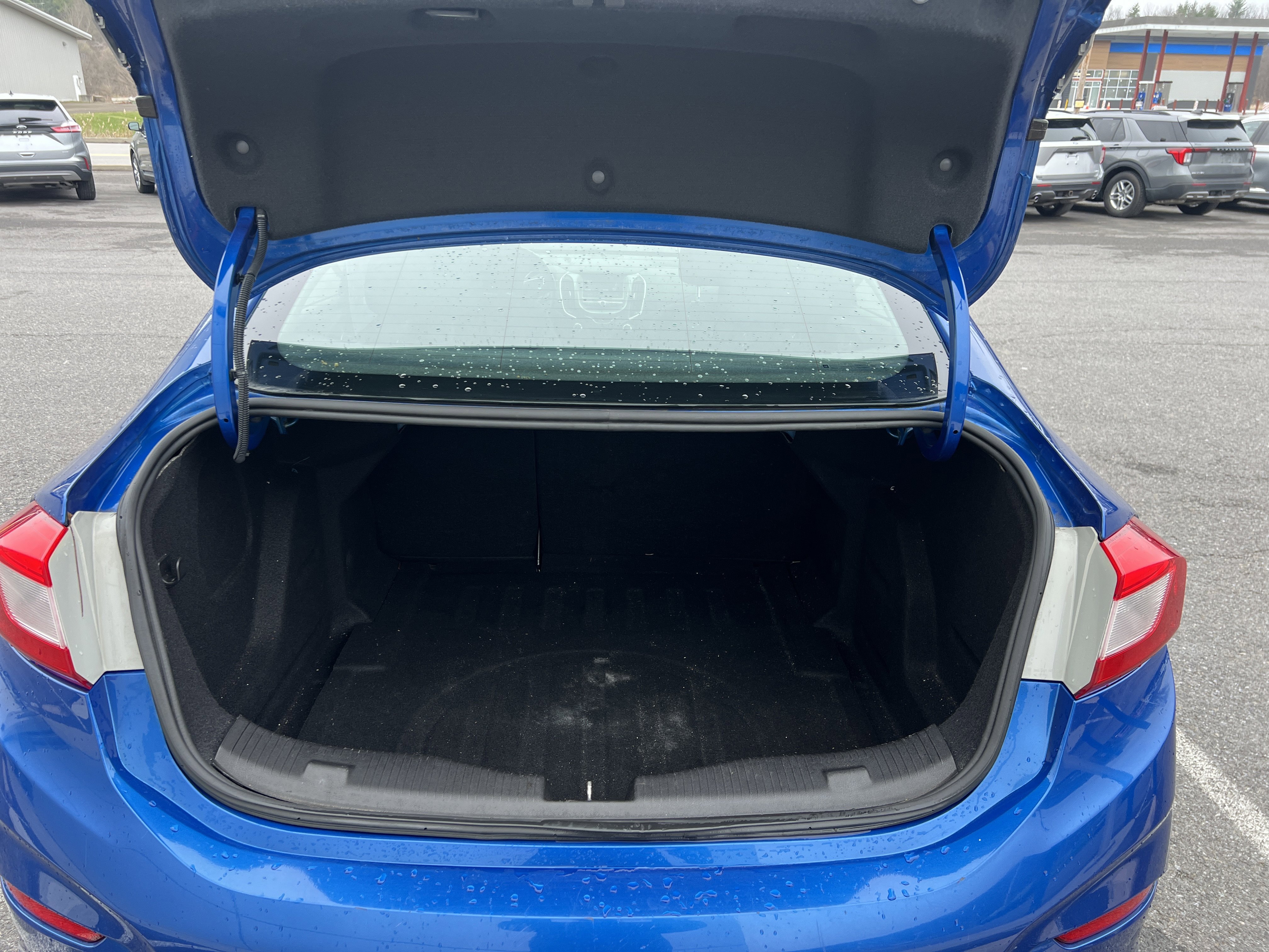 Used 2017 Chevrolet Cruze LT w/ Convenience Package image 5