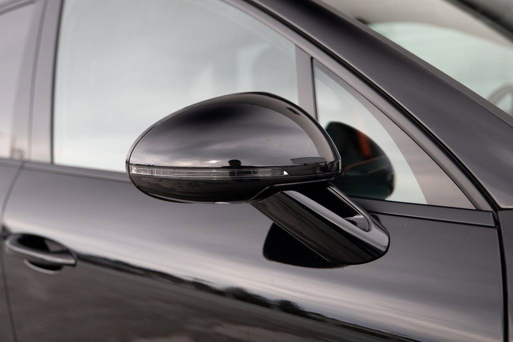 Certified 2025 Porsche Macan image 12