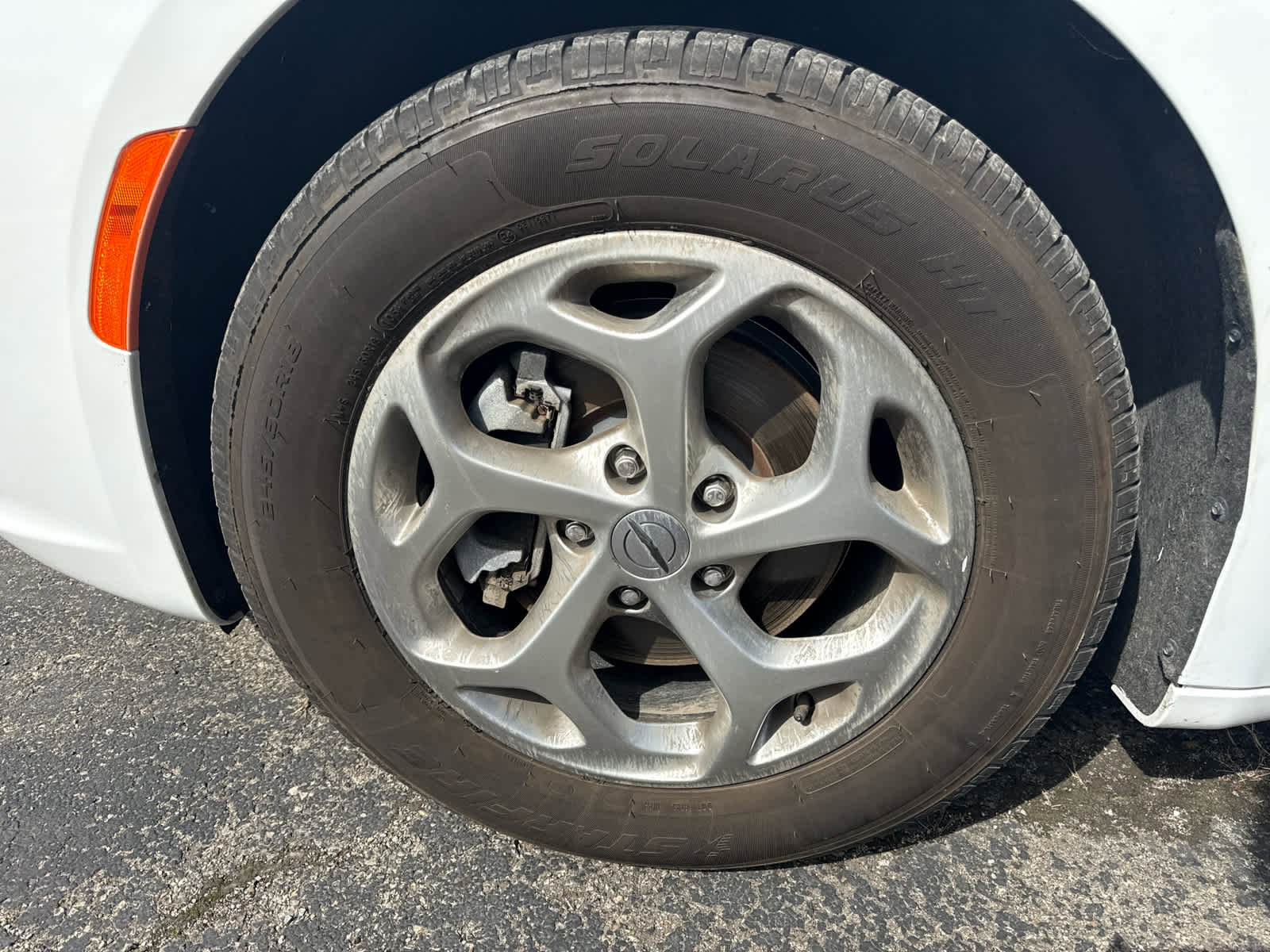 Used 2024 Chrysler Pacifica Limited image 3