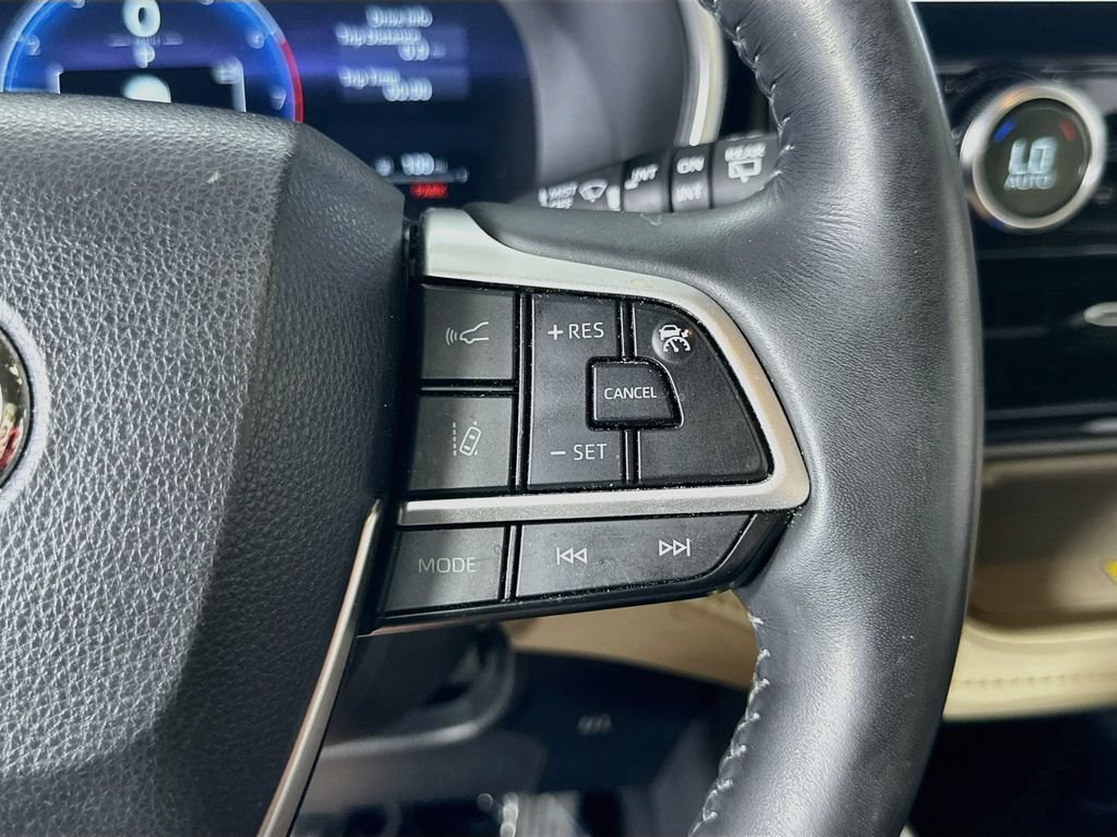 Used 2023 Toyota Highlander Limited AWD/4WD image 25