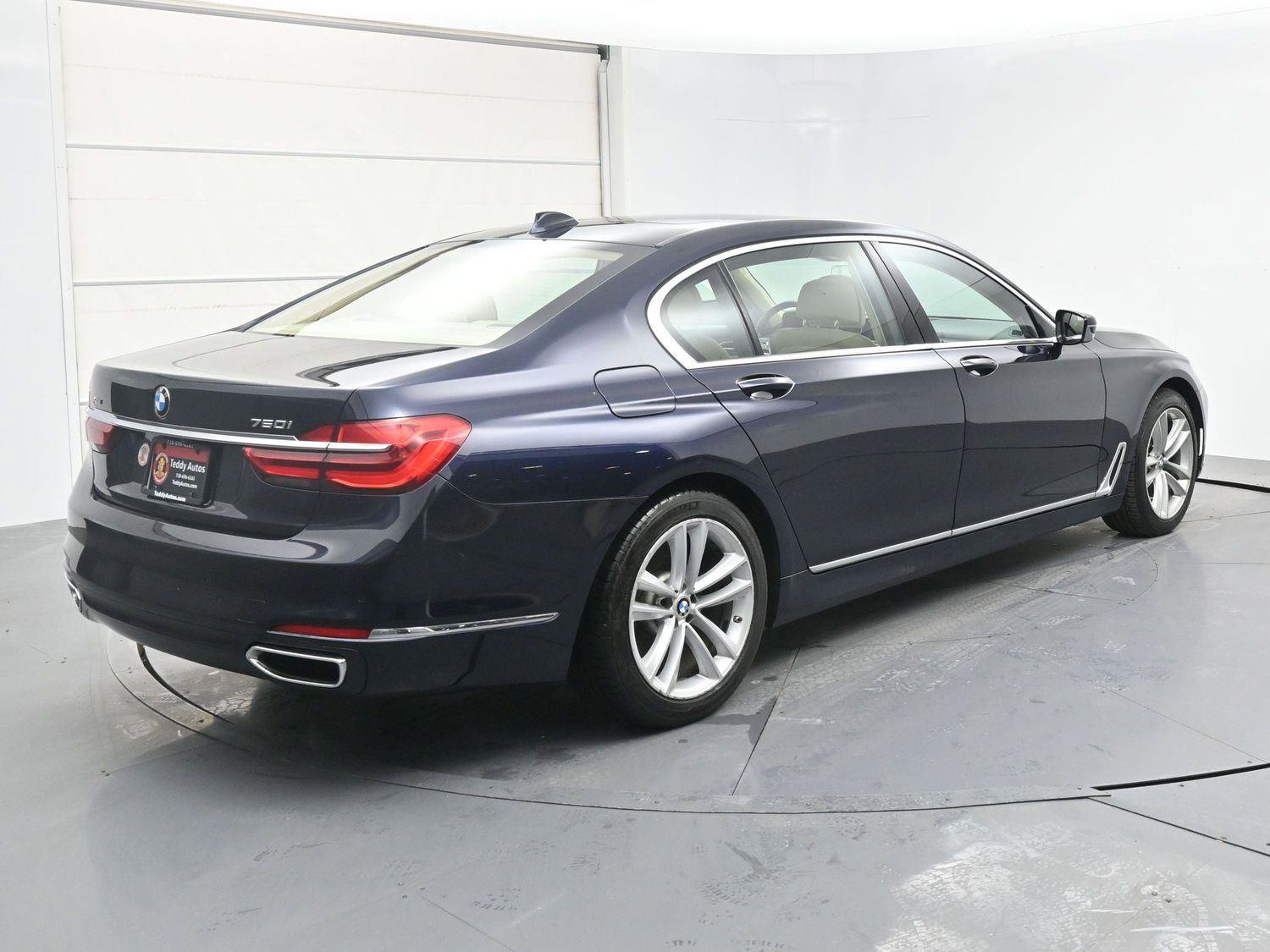Used 2018 BMW 750i xDrive image 31