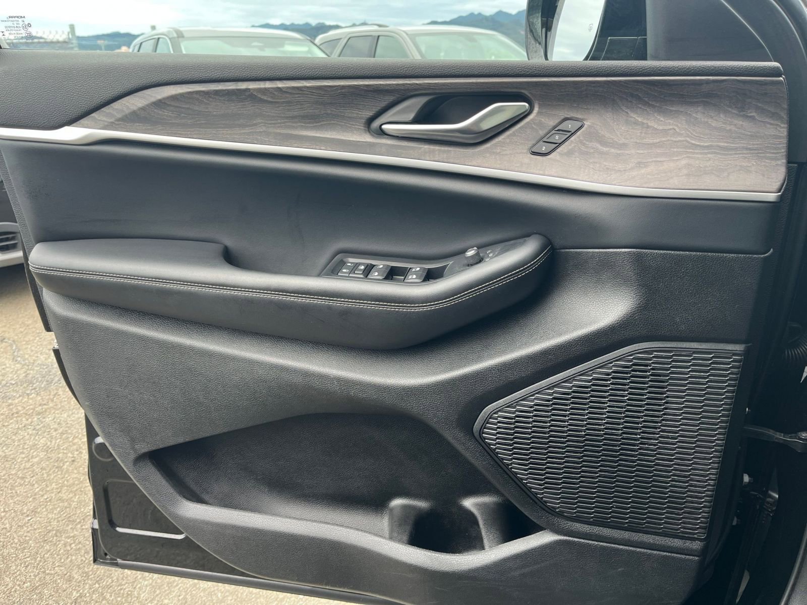 Used 2023 Jeep Grand Cherokee L Limited image 18