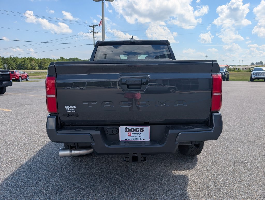 Used 2025 Toyota Tacoma TRD Off-Road AWD/4WD image 4