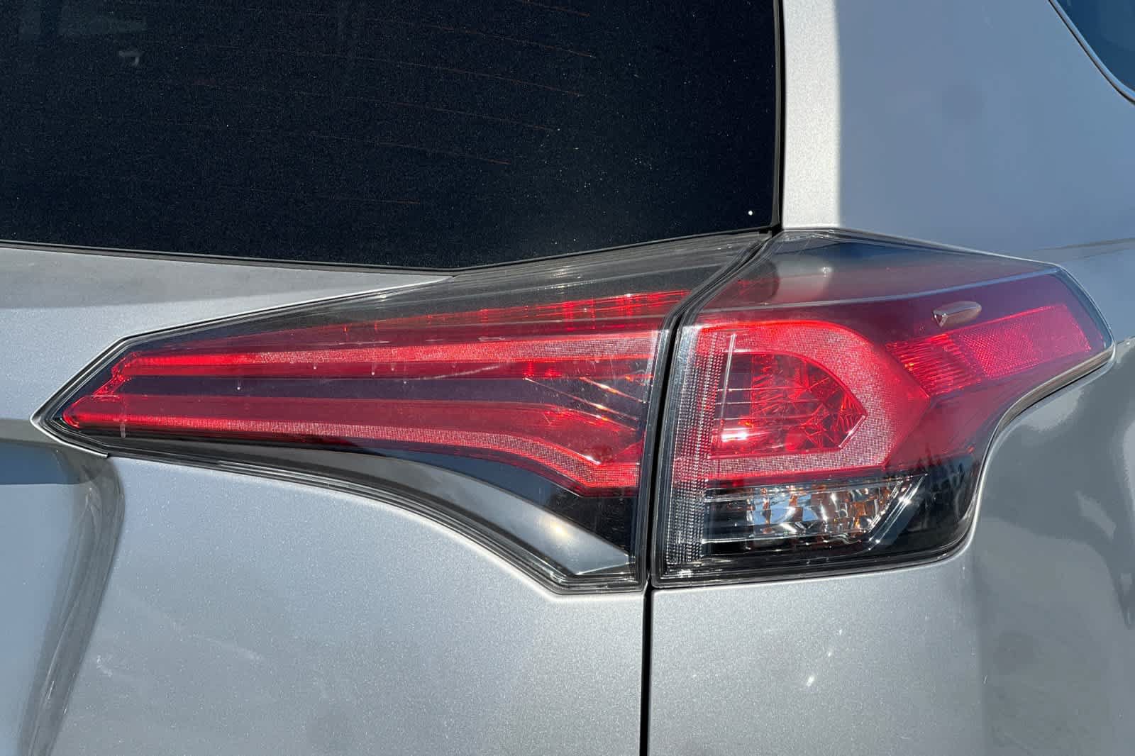 Used 2018 Toyota RAV4 XLE FWD image 34