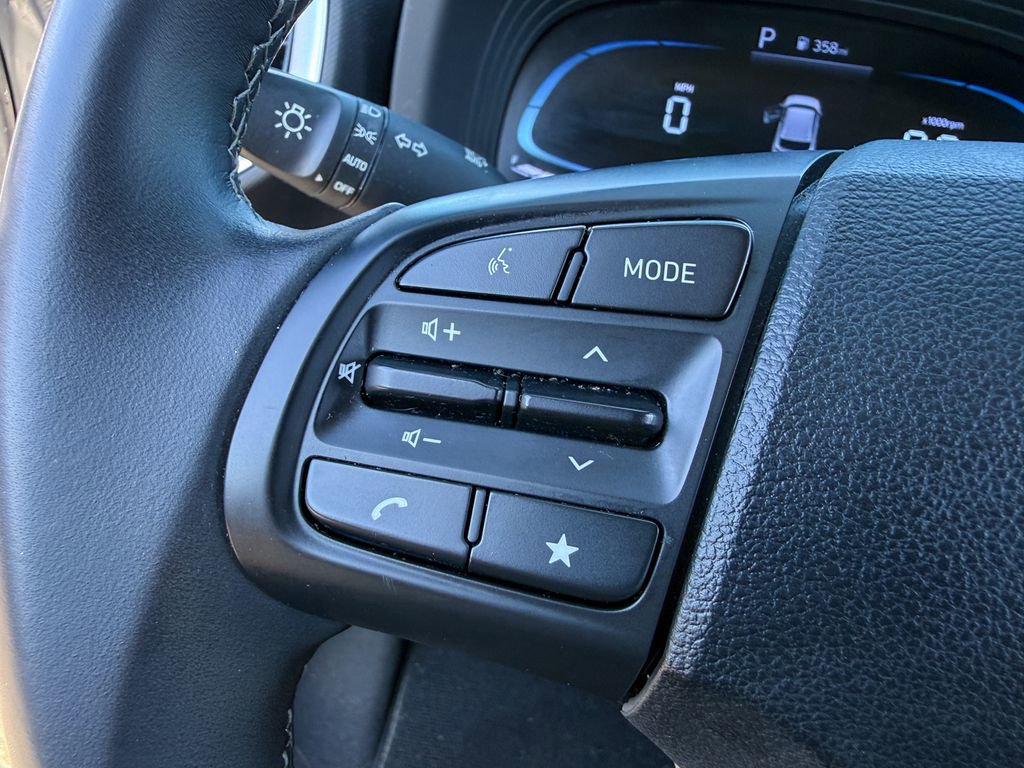 Used 2023 Hyundai Venue SEL image 16